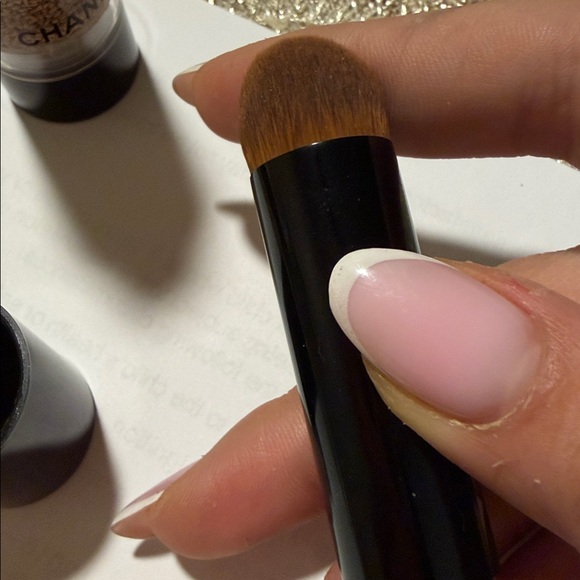 CHANEL Les Beiges Foundation - b20 - Picture 5 of 6